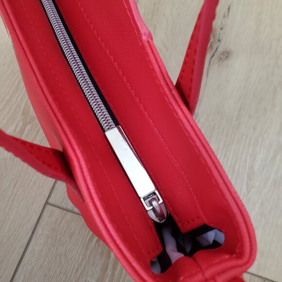 Marc Tetro Red Pug Dog Small Tote Crossbody Bag Purse NWOT - Picture 15 of 16